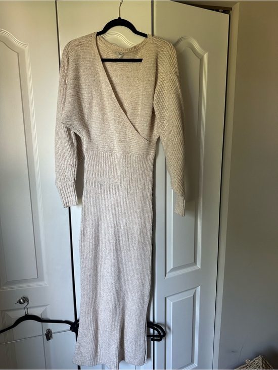 River Island Dresses & Skirts - River Island Cream Knit V-Neck Sweater